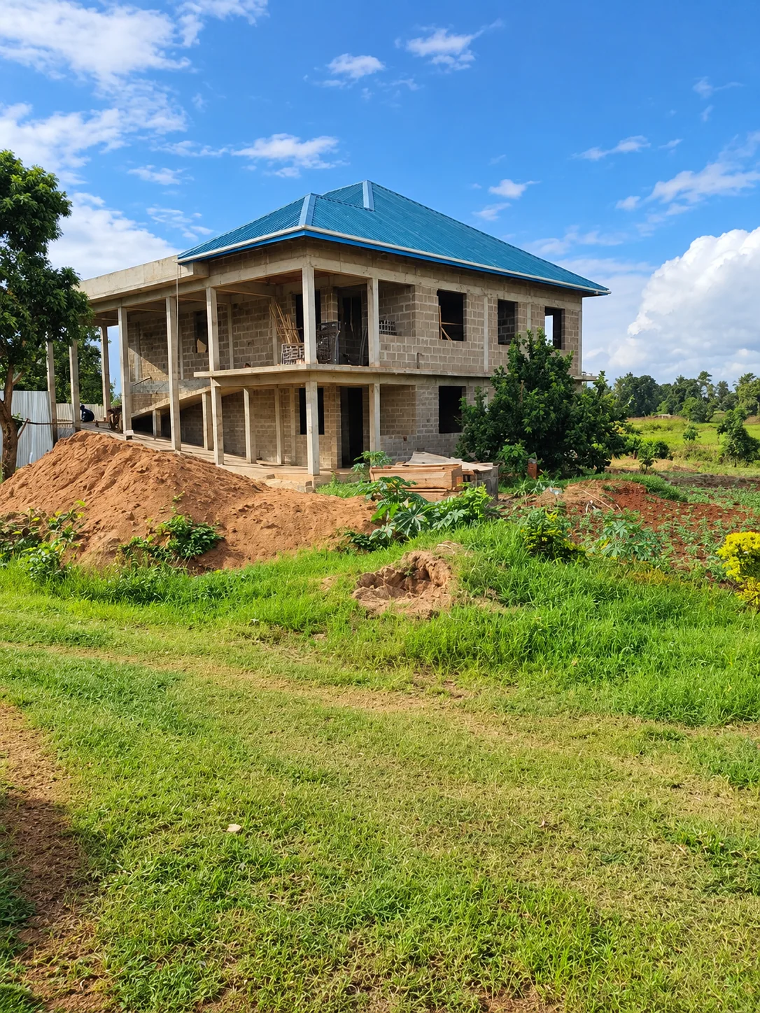 A view of the Radiology Building under construction